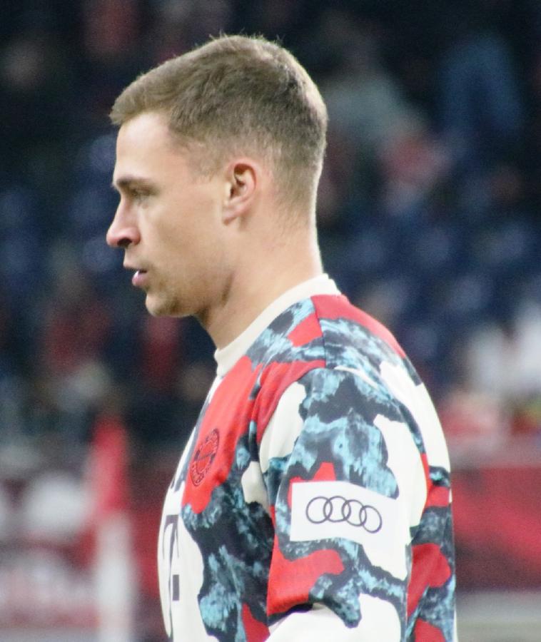 基米希拜仁领袖角色:更衣室与球场上的双重影响力